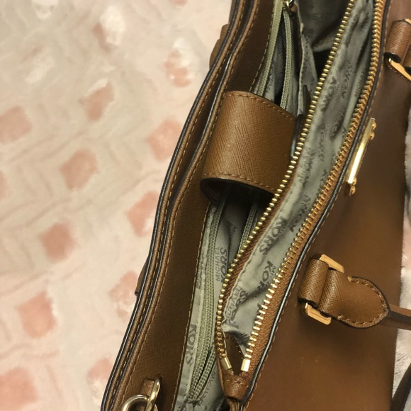 Michael Kors purse - Picture 4 of 8